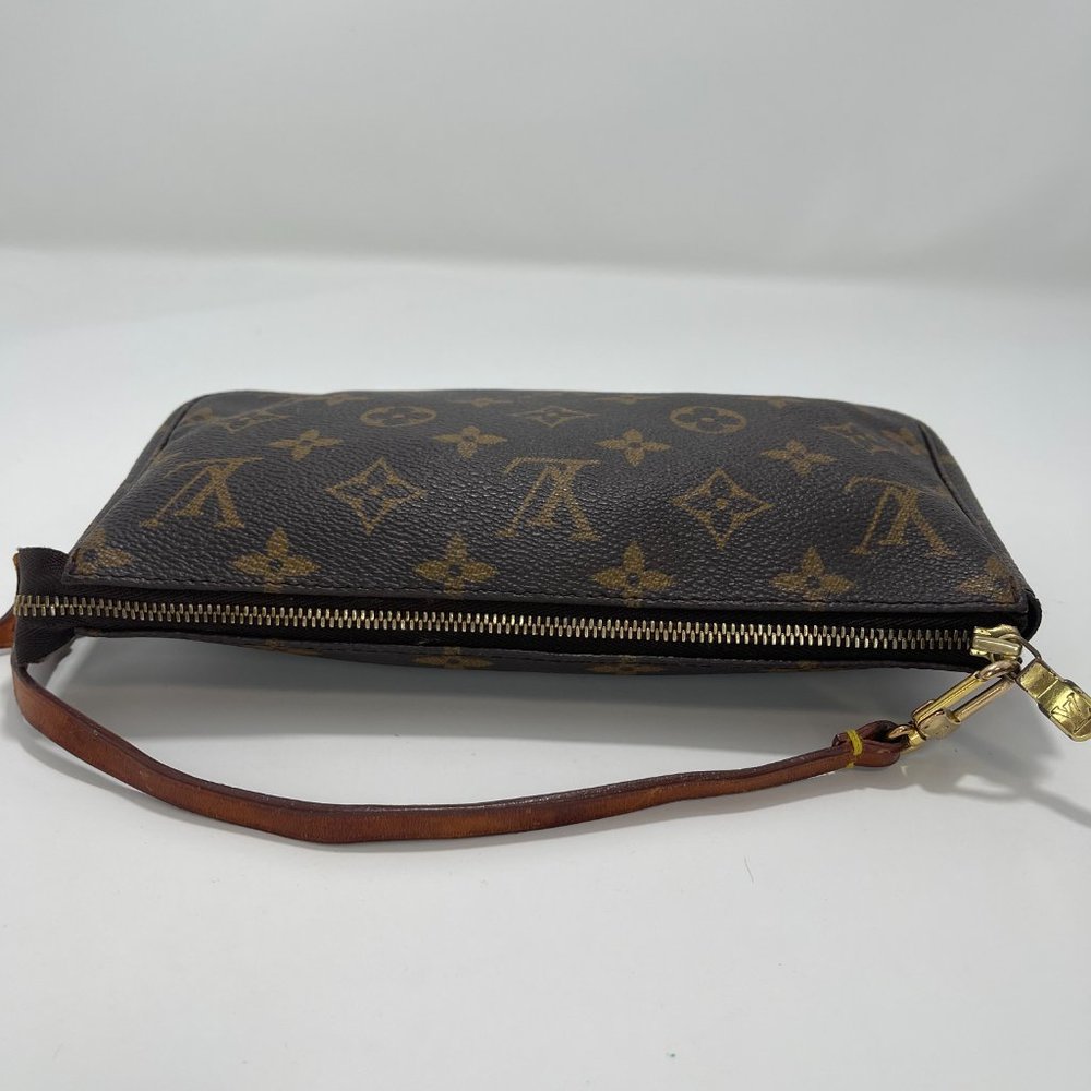 •SOLD• Louis Vuitton Monogram Pochette Accessories - Picture 8 of 15
